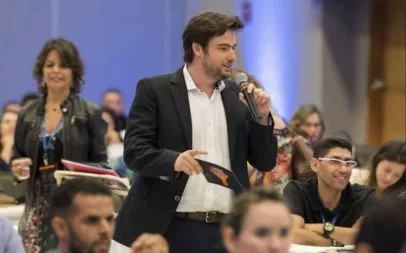 Tony Ventura conduzindo treinamento corporativo de inteligência artificial